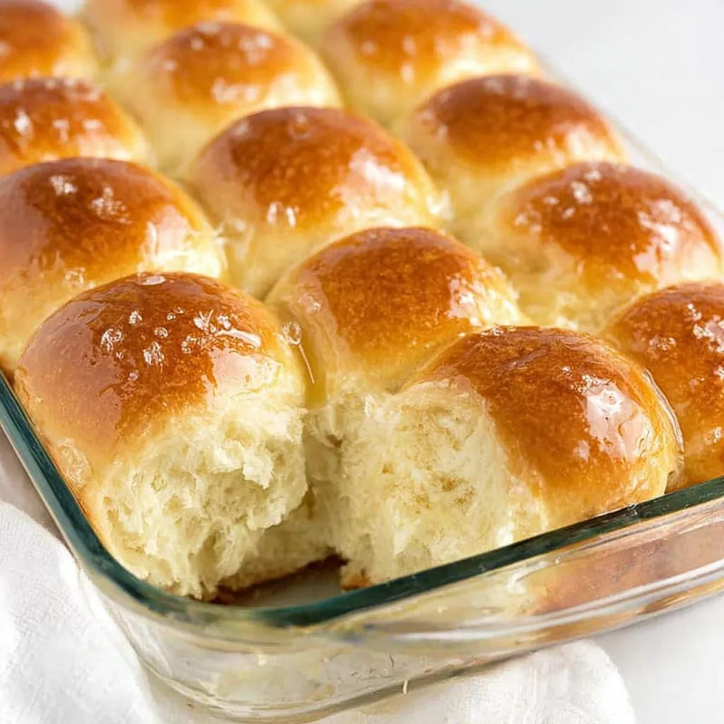 Homemade Dinner Rolls: Simple Steps for Addictive Fluffiness